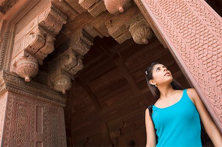 simsearch:630-01872552,k - Low angle view of a young woman standing under an arch, Taj Mahal Agra, Uttar Pradesh, India Stock Photo - Premium Royalty-Free, Code: 630-01876319