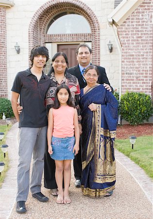 Portrait of a family standing together Stock Photo - Premium Royalty-Free, Code: 630-01877808