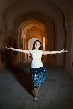 rajasthan clothes for women - Woman smiling with arms outstretched, Neemrana Fort Palace, Neemrana, Alwar, Rajasthan, India Stock Photo - Premium Royalty-Free, Code: 630-01872763