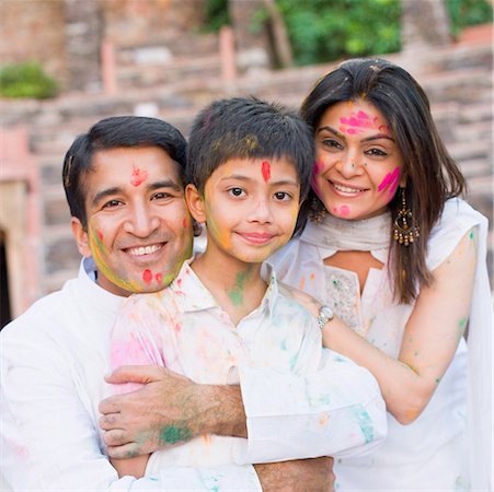 simsearch:630-01873032,k - Mid adult couple with their son celebrating holi Stock Photo - Premium Royalty-Free, Code: 630-01873038