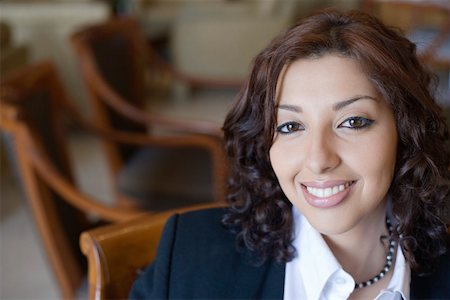 Portrait of a businesswoman smiling Foto de stock - Sin royalties Premium, Código: 630-01873116