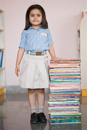 simsearch:630-01873514,k - Portrait of a schoolgirl standing near a stack of books Foto de stock - Sin royalties Premium, Código: 630-01873801
