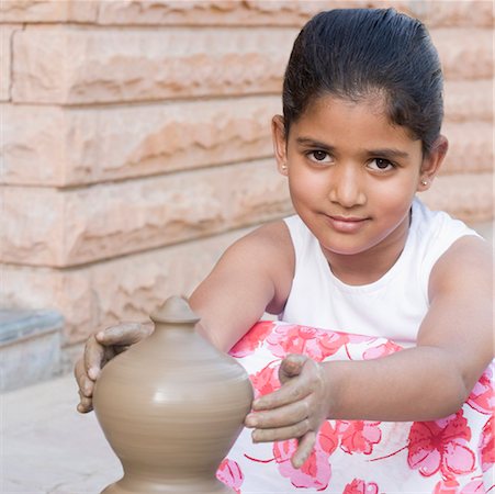 simsearch:630-01873514,k - Portrait of a girl making a pottery Foto de stock - Sin royalties Premium, Código: 630-01873835