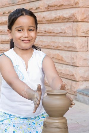 simsearch:630-01873514,k - Portrait of a girl making a pottery and smiling Foto de stock - Sin royalties Premium, Código: 630-01873836