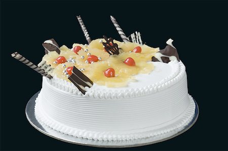 simsearch:630-02219911,k - Close-up of a pineapple cake Stock Photo - Premium Royalty-Free, Code: 630-02219514
