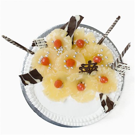 simsearch:630-02219911,k - Close-up of a pineapple cake Stock Photo - Premium Royalty-Free, Code: 630-02219709