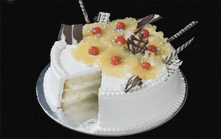 simsearch:630-02219911,k - Close-up of a pineapple cake Stock Photo - Premium Royalty-Free, Code: 630-02219906