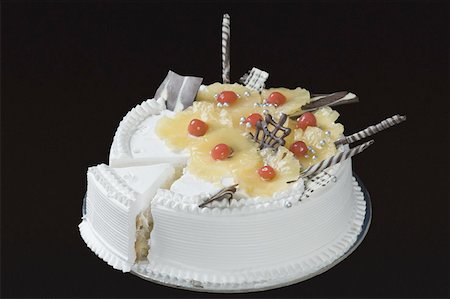 simsearch:630-02219911,k - Close-up of a pineapple cake Stock Photo - Premium Royalty-Free, Code: 630-02219901