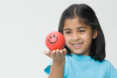 simsearch:630-02221120,k - Close-up of a girl looking at a ball Stock Photo - Premium Royalty-Free, Code: 630-02220429