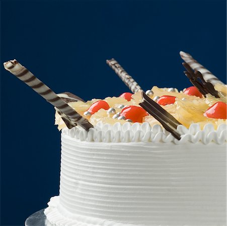 simsearch:630-02219911,k - Close-up of a pineapple cake Stock Photo - Premium Royalty-Free, Code: 630-02220861