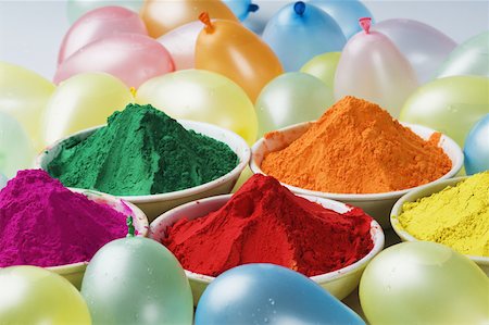 Close-up of water bombs and bowls of powder paint Stock Photo - Premium Royalty-Free, Code: 630-02220976