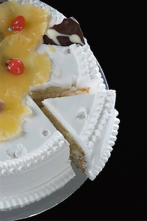 simsearch:630-02219911,k - Close-up of a pineapple cake Stock Photo - Premium Royalty-Free, Code: 630-02221066