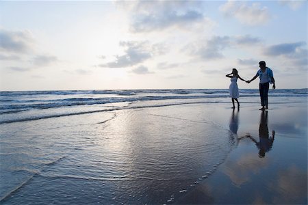 Couple walking on the beach Stock Photo - Premium Royalty-Free, Code: 630-02615187