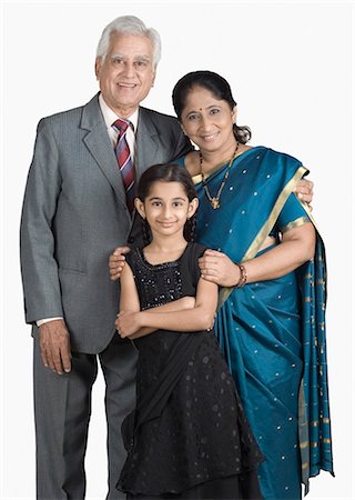 shirt collar - Girl standing with her grandparents and smiling Foto de stock - Sin royalties Premium, Código: 630-03479681