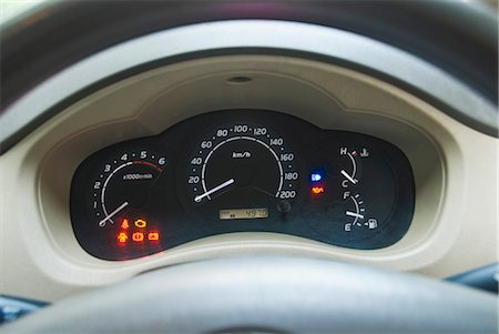 Gros plan du tableau de bord d'une voiture, Delhi, Inde Photographie de stock - Premium Libres de Droits, Code: 630-03480181