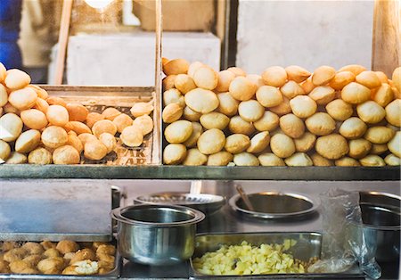 simsearch:630-03479347,k - Food stall in a street market Stock Photo - Premium Royalty-Free, Code: 630-03480519