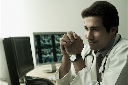 simsearch:630-03480875,k - Close-up of a male doctor smiling Foto de stock - Sin royalties Premium, Código: 630-03480737
