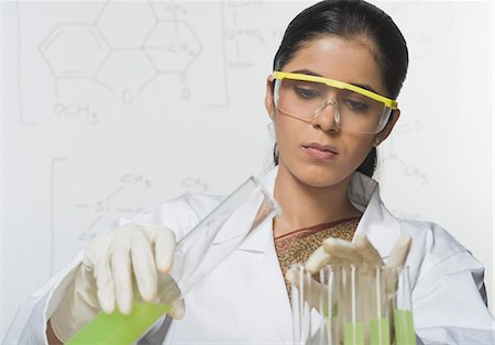 Scientist experimenting in a laboratory Stock Photo - Premium Royalty-Free, Code: 630-03480793