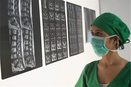 Female surgeon examining an X-Ray report Stock Photo - Premium Royalty-Free, Code: 630-03480852