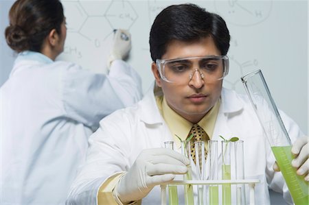 simsearch:649-07585094,k - Scientists working in a laboratory Stock Photo - Premium Royalty-Free, Code: 630-03480961