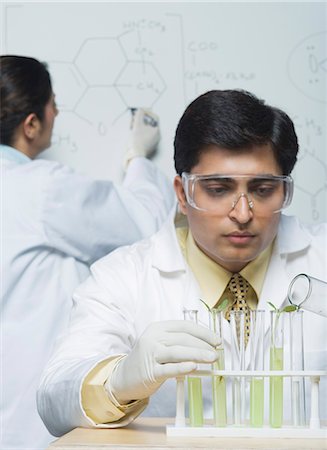 simsearch:694-03331631,k - Scientists working in a laboratory Stock Photo - Premium Royalty-Free, Code: 630-03480962