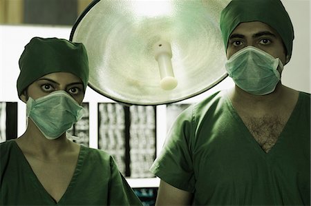 surgical gown - Portrait de deux chirurgiens Photographie de stock - Premium Libres de Droits, Code: 630-03480994