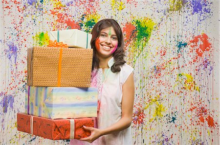simsearch:630-03480138,k - Woman holding gift boxes and smiling Stock Photo - Premium Royalty-Free, Code: 630-03481080