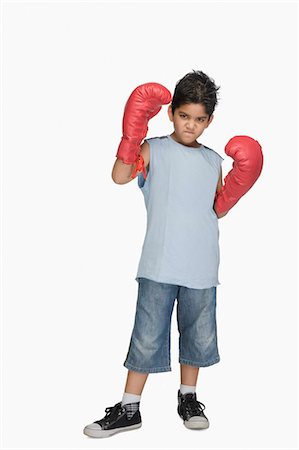 Portrait of a boy wearing boxing gloves Foto de stock - Sin royalties Premium, Código: 630-03481264