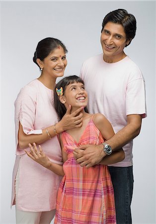 east indian mother and children - Sourire avec leur fille de parents Photographie de stock - Premium Libres de Droits, Code: 630-03481989