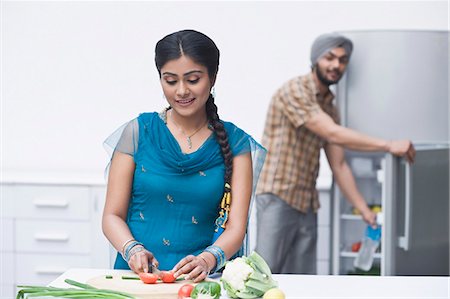 Woman chopping vegetables in the kitchen Stock Photo - Premium Royalty-Free, Code: 630-03482851