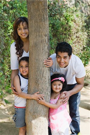 Couple playing with their children in a park Foto de stock - Sin royalties Premium, Código: 630-03483069