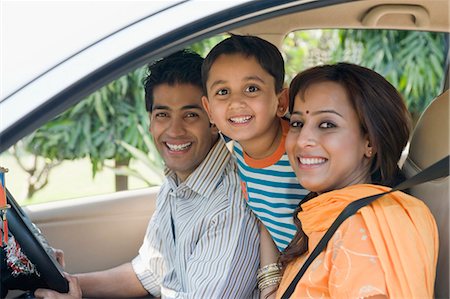 Portrait of a family traveling in a car Stock Photo - Premium Royalty-Free, Code: 630-03483102