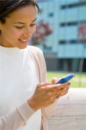 simsearch:632-05401320,k - Woman text messaging Stock Photo - Premium Royalty-Free, Code: 632-05400926