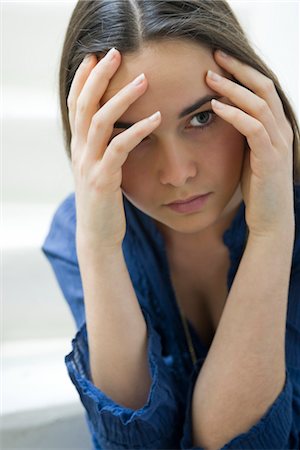 embarrassed women - Young woman holding head, portrait Stock Photo - Premium Royalty-Free, Code: 632-05553545