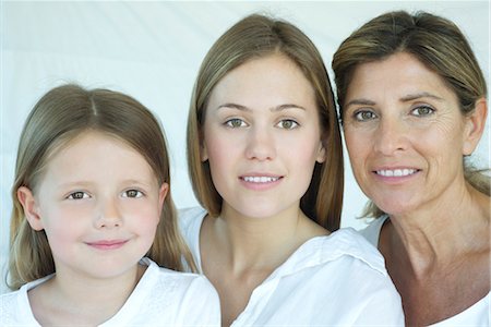 Mother, daughter and grandmother, portrait Foto de stock - Sin royalties Premium, Código: 632-05553802