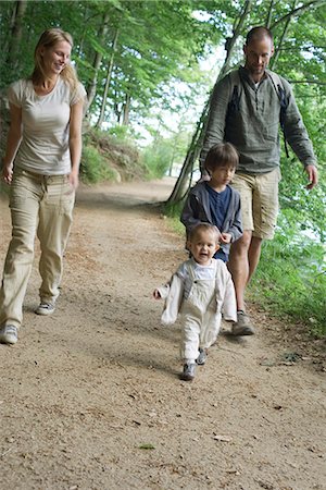 family on path - Family hiking in woods Stock Photo - Premium Royalty-Free, Code: 632-05604279