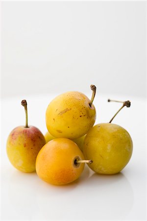 simsearch:6118-07352322,k - Mirabelle plums Stock Photo - Premium Royalty-Free, Code: 632-05603861