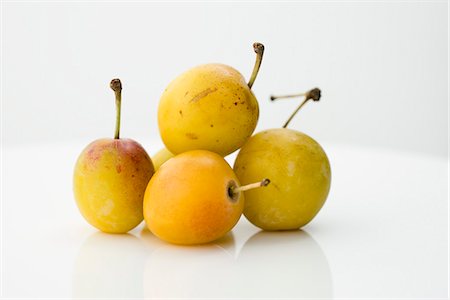 simsearch:6118-07352322,k - Mirabelle plums Stock Photo - Premium Royalty-Free, Code: 632-05603862