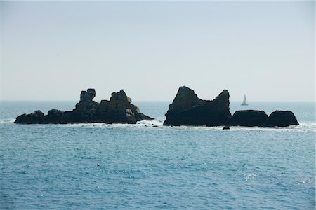 simsearch:632-05759883,k - Rocks off the coast off Crozon Peninsula, Finistère, Brittany, France Stock Photo - Premium Royalty-Free, Code: 632-05759834