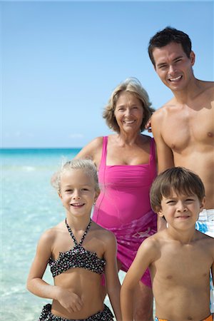 seniors in bathing suits - Multi-generation family at the beach, portrait Foto de stock - Sin royalties Premium, Código: 632-05759934