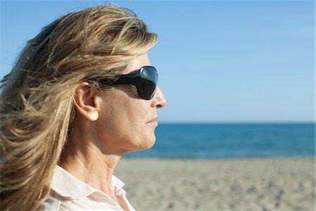 simsearch:632-05845617,k - Woman at the beach, portrait Stock Photo - Premium Royalty-Free, Code: 632-05760381