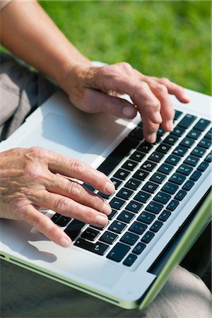 simsearch:614-07240051,k - Senior woman using laptop Stock Photo - Premium Royalty-Free, Code: 632-05760586