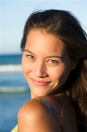 seducing - Young woman looking over shoulder, portrait Stock Photo - Premium Royalty-Free, Code: 632-05816126