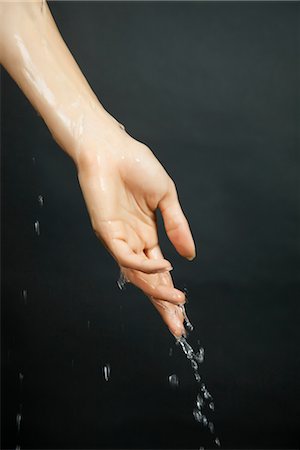 silhouette hand - Hand under running water Foto de stock - Sin royalties Premium, Código: 632-05816631