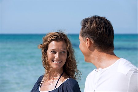 simsearch:632-05845211,k - Couple at beach Stock Photo - Premium Royalty-Free, Code: 632-05845033
