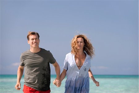 simsearch:632-05845211,k - Couple at beach, holding hands Stock Photo - Premium Royalty-Free, Code: 632-05845689
