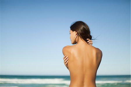 simsearch:673-03623051,k - Naked woman looking at ocean, rear view Stock Photo - Premium Royalty-Free, Code: 632-05991234