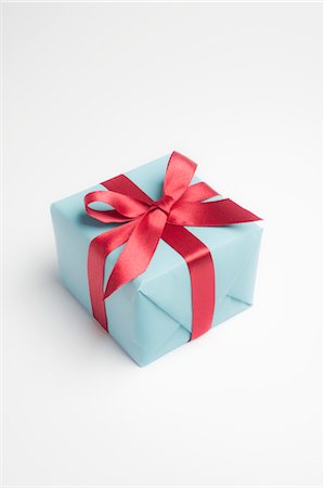 Festively wrapped gift Stock Photo - Premium Royalty-Free, Code: 632-05991323