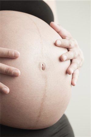 pregnant belly button - Pregnant woman's belly Stock Photo - Premium Royalty-Free, Code: 632-06118618