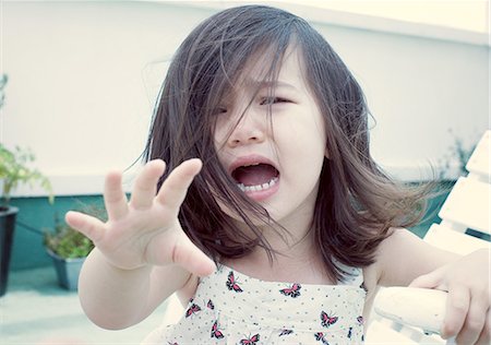 Little girl crying, portrait Foto de stock - Sin royalties Premium, Código: 632-06317559